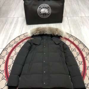 Canada Goose Wyndham Parka Black/Black Label With Fur Down Jacket  (29 Style Jacket)